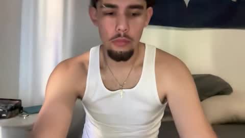 Snapshot of damiam_xj chatting on 10-31-25, 04:41 damiam xj online show from 10-31-25, 04:41