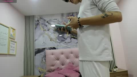 Snapshot of damian_saint chatting on 06-07-26, 07:17 damian_saint online show from 06-07-26, 07:17