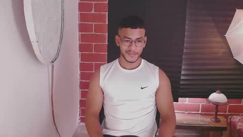 Snapshot of damiann_rees chatting on 01-13-25, 02:32 instagram damiannreed. online show from 01-13-25, 02:32