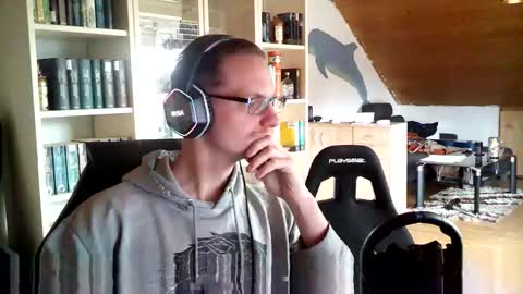 Snapshot of dan_snow24 chatting on 11-17-25, 12:55 Dan Snow online show from 11-17-25, 12:55