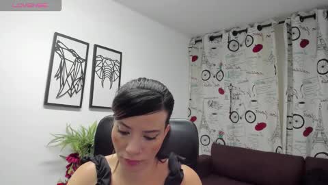 Danaa Rey online show from 11-11-25, 01:55