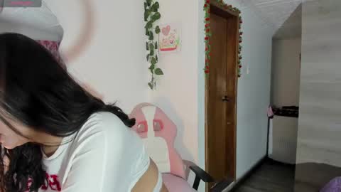 Snapshot of danay_01 chatting on 01-22-25, 12:27 danay_01 online show from 01-22-25, 12:27