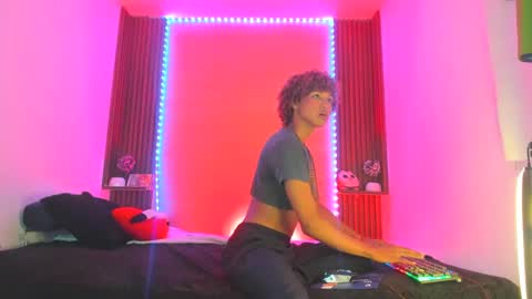 Dandy wolf online show from 02-25-25, 01:41