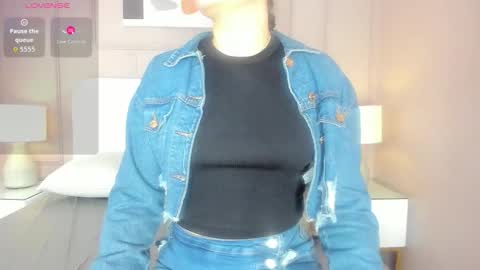 Snapshot of danee_19 chatting on 12-20-25, 10:11 Daniela online show from 12-20-25, 10:11