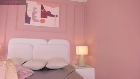 Snapshot of danee_19 chatting on 12-21-25, 10:11 Daniela online show from 12-21-25, 10:11