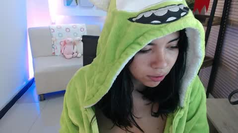 Veronica online show from 04-18-26, 10:30