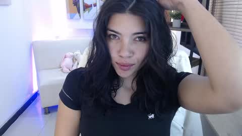 Snapshot of dangel_noir6 chatting on 04-27-26, 11:52 Veronica online show from 04-27-26, 11:52