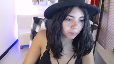 Snapshot of dangel_noir6 chatting on 05-15-26, 12:12 Veronica online show from 05-15-26, 12:12