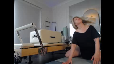Snapshot of dani_does_pilates chatting on 01-14-26, 11:20 Dani Sunshine online show from 01-14-26, 11:20