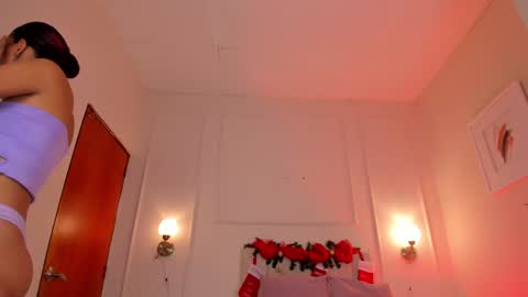 Snapshot of dani_skinny_ chatting on 12-13-24, 11:34 Hi I am Dani online show from 12-13-24, 11:34