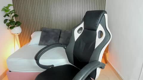 Dania online show from 12-20-24, 03:31