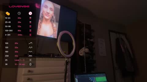 Snapshot of danidragon69 chatting on 01-30-25, 10:19 Dani Dragon online show from 01-30-25, 10:19