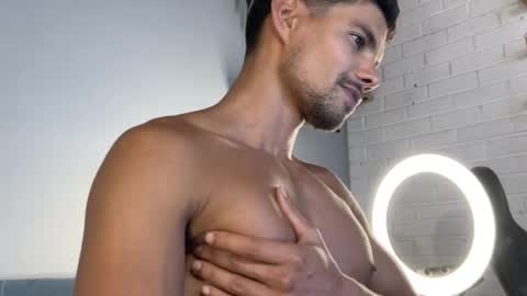 Snapshot of daniel0910s chatting on 12-24-24, 04:33 Daniel  online show from 12-24-24, 04:33