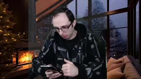 Snapshot of daniel9121 chatting on 12-19-24, 10:56 Daniel9121 online show from 12-19-24, 10:56