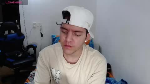 Snapshot of daniel_vargas5 chatting on 12-23-24, 03:18 Daniel online show from 12-23-24, 03:18