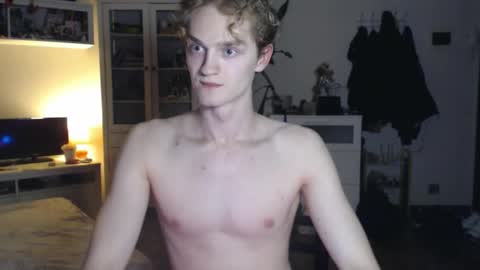 Snapshot of daniel_yumm chatting on 04-17-26, 11:19 Daniel online show from 04-17-26, 11:19