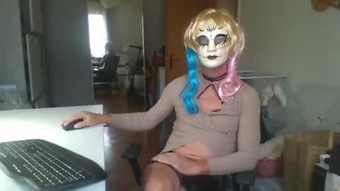 newcumer online show from 12-19-24, 10:24