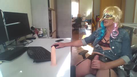 newcumer online show from 01-17-25, 01:46