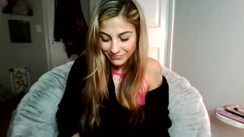 Snapshot of daniela_does chatting on 01-05-25, 01:03 sarai dani online show from 01-05-25, 01:03