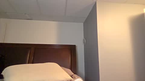 Snapshot of daniellbisous chatting on 09-22-25, 09:11 daniellbisous online show from 09-22-25, 09:11