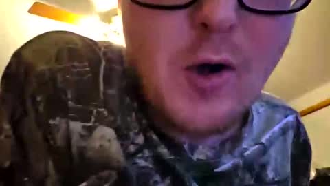 Snapshot of danielp_mod_cb chatting on 04-02-26, 01:47 Daniel y. online show from 04-02-26, 01:47