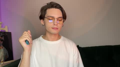 Snapshot of danieltuckerr chatting on 10-05-25, 04:55 danieltuckerr online show from 10-05-25, 04:55