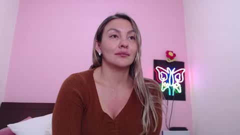 Snapshot of danika_bellaa chatting on 01-11-25, 01:37 K A R O L online show from 01-11-25, 01:37
