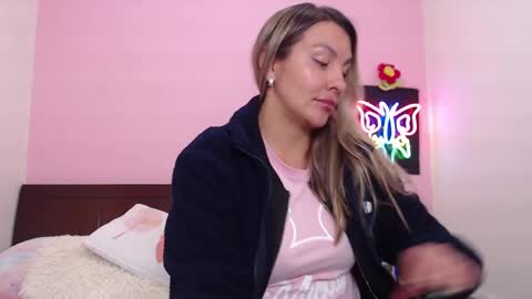Snapshot of danika_bellaa chatting on 01-16-25, 02:09 K A R O L online show from 01-16-25, 02:09