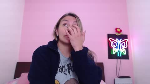 Snapshot of danika_bellaa chatting on 01-22-25, 12:59 K A R O L online show from 01-22-25, 12:59