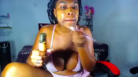 Snapshot of danisabrownn chatting on 07-16-26, 12:33 danisabrownn online show from 07-16-26, 12:33