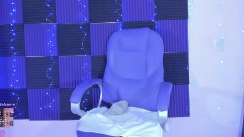 Snapshot of danna__castle chatting on 04-25-26, 05:54 Dannacastle online show from 04-25-26, 05:54