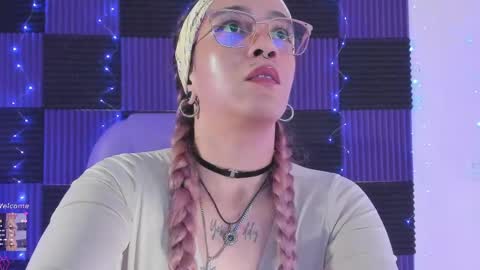 Snapshot of danna__castle chatting on 05-06-26, 05:14 Dannacastle online show from 05-06-26, 05:14