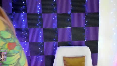 Snapshot of danna__castle chatting on 05-17-26, 04:54 Dannacastle online show from 05-17-26, 04:54