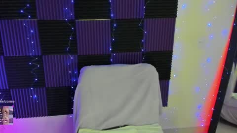 Snapshot of danna__castle chatting on 05-18-26, 06:19 Dannacastle online show from 05-18-26, 06:19