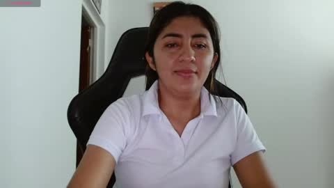 Snapshot of danna_peterson chatting on 04-25-26, 08:28 Danna online show from 04-25-26, 08:28