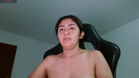 Snapshot of danna_peterson chatting on 05-19-26, 12:38 Danna online show from 05-19-26, 12:38
