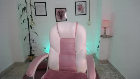 Danna online show from 05-13-26, 12:08