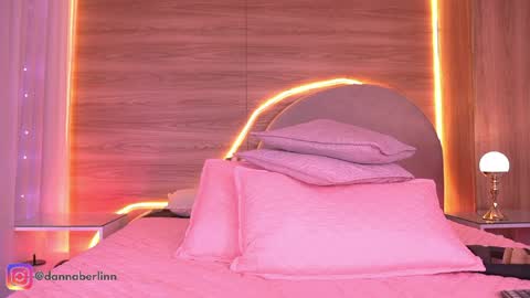 Danna Berlin  online show from 04-21-26, 01:42