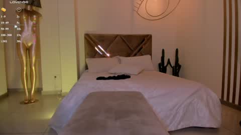 Danna Cruz  online show from 12-14-24, 07:36