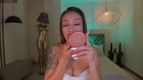 Danna Cruz  online show from 12-17-24, 06:53