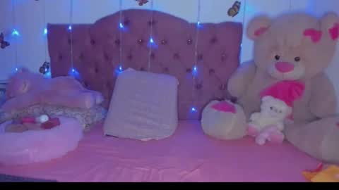 Danna Sofia jeins online show from 04-19-26, 06:10