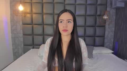 Snapshot of dannavelvet chatting on 10-22-25, 12:05 Danna online show from 10-22-25, 12:05
