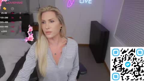 Snapshot of dannidaniels chatting on 01-18-25, 01:52 DANNI DANIELS online show from 01-18-25, 01:52