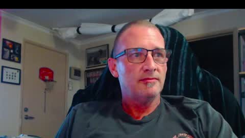 Snapshot of dannozdirekt chatting on 05-11-26, 05:43 dannozdirekt online show from 05-11-26, 05:43