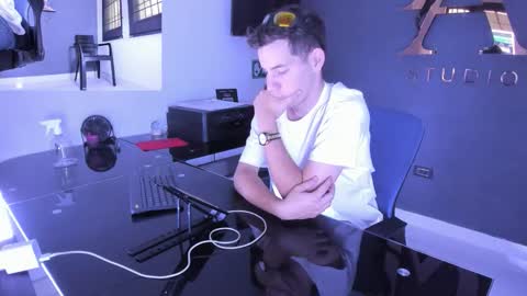 Snapshot of danny_and_lara chatting on 09-28-25, 04:34 danny_and_lara online show from 09-28-25, 04:34