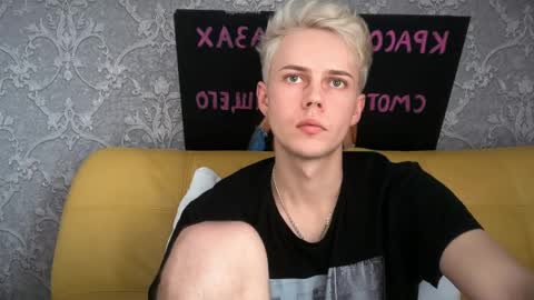Snapshot of danny_love01 chatting on 04-30-26, 02:12 danny online show from 04-30-26, 02:12