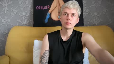 Snapshot of danny_love01 chatting on 05-19-26, 08:53 danny online show from 05-19-26, 08:53
