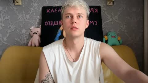 Snapshot of danny_love01 chatting on 06-16-26, 09:45 danny online show from 06-16-26, 09:45