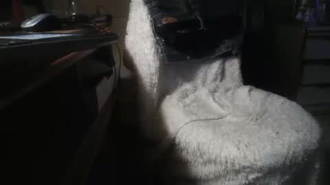 Snapshot of dannyb618 chatting on 01-31-25, 11:24 Danielle online show from 01-31-25, 11:24