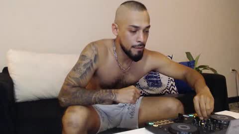Snapshot of dante_hell1 chatting on 09-10-25, 11:27 Dante Hell online show from 09-10-25, 11:27